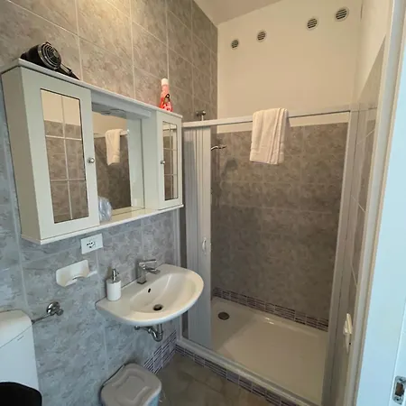 Le Del Baldo Parcheggio Gratuito In Centro Storico Guest house Peschiera del Garda